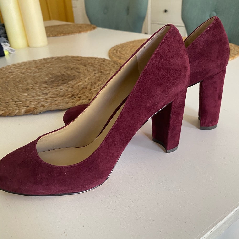 Drea suede block heel pumps- EUC! 😍